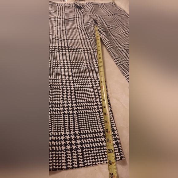 Michael Kors Black and White Checkered Cropped Pants - Picture 5 of 14